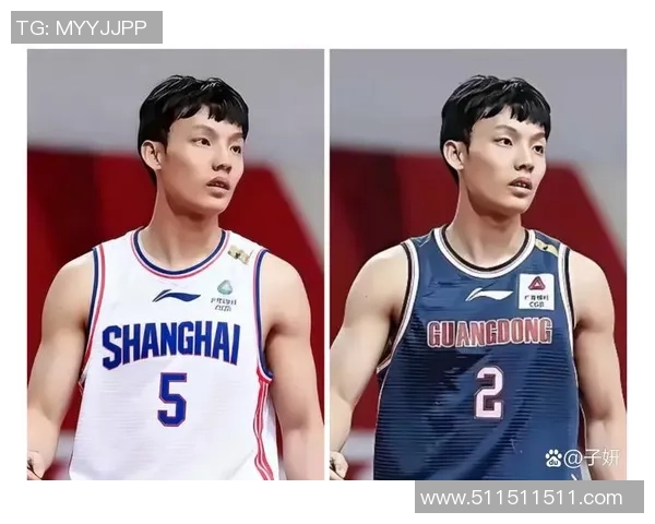 当足球球星在赛场被犯规时激情与公正交织的瞬间解析